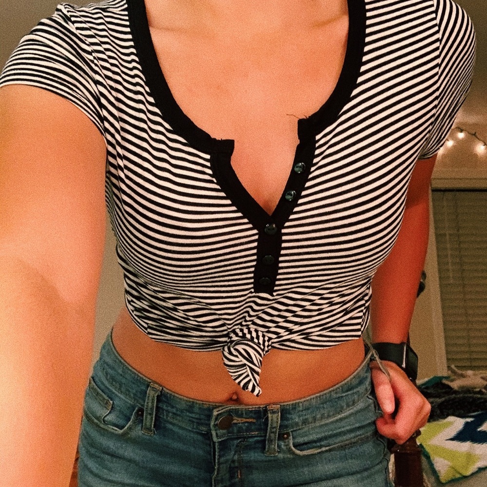 Super cute striped top!